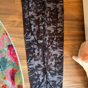 Zyia 6-8 black camo pants